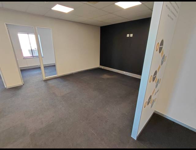 151M² OFFICE TO LET IN MAGALIESSIG